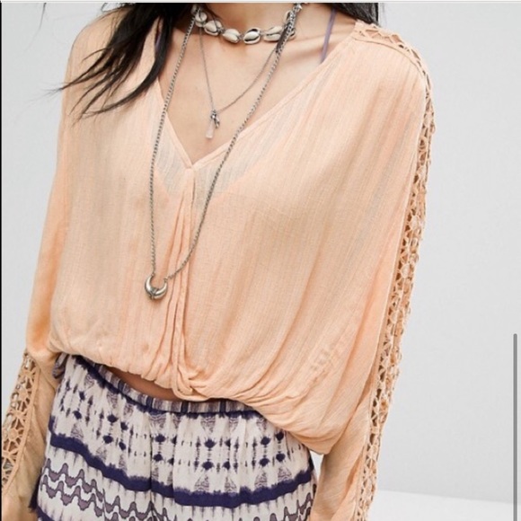 โก๏ธHPโก๏ธFree People Runaway Crochet Wrap Crop top - Picture 3 of 8
